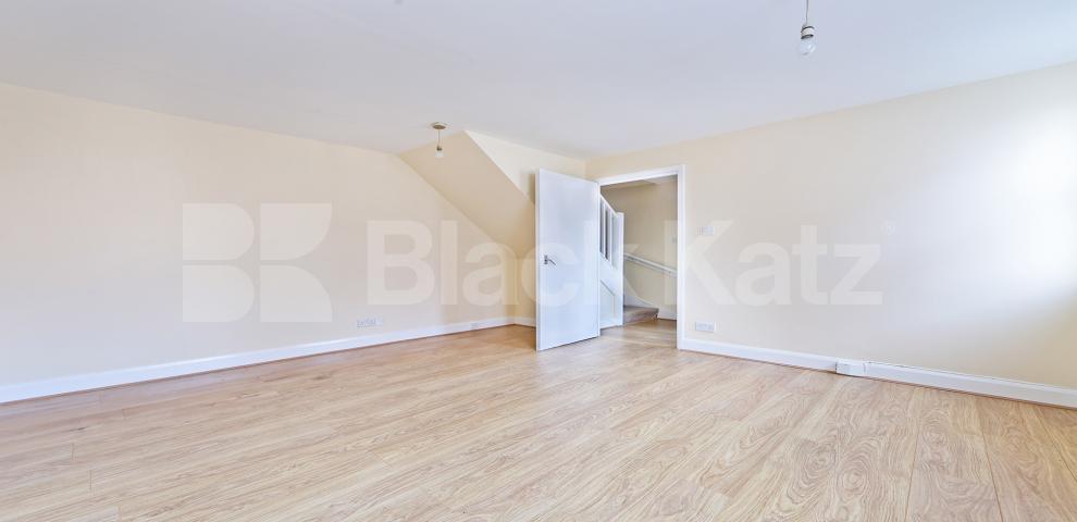 			UNDER OFFER, 1 Bedroom, 1 bath, 1 reception Penthouse			 Lavender Hill, Battersea/Clapham